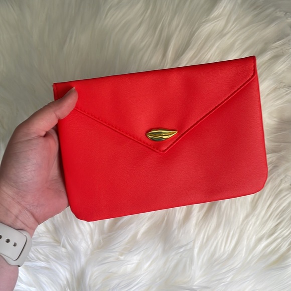 Ipsy Bag - Sealed with a Kiss - Picture 2 of 6